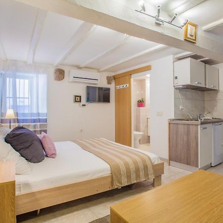 Honey Art Apartment Cres Εξωτερικό φωτογραφία